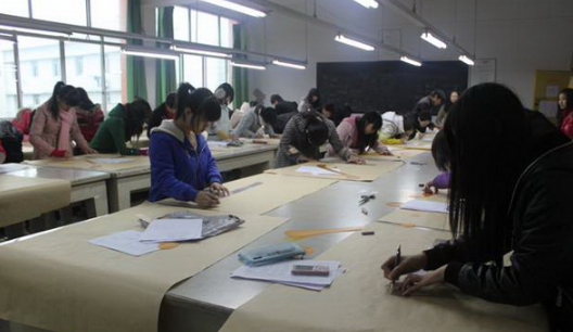重庆巫山县职业教育中心服装设计与工艺专业