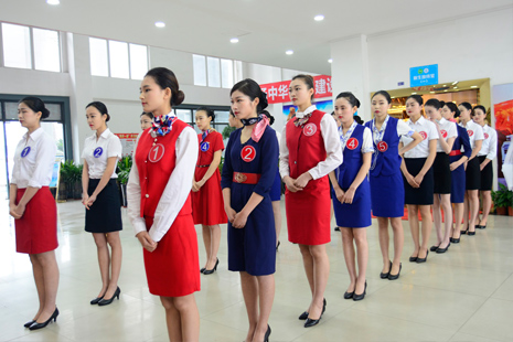 桂林航空有限公司（成都站）专场招聘会在我校成功举行