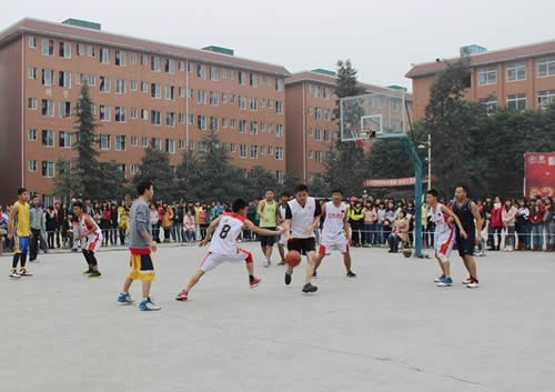 我校与航空专业学院“篮球联谊赛”圆满结束_成都铁路学校招生