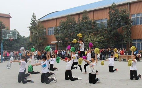 我校与航空专业学院“篮球联谊赛”圆满结束_成都铁路学校招生