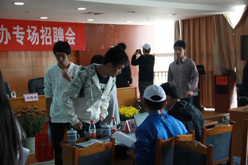 成都机电工程学校2014年五月招聘会_成都高铁学校招生